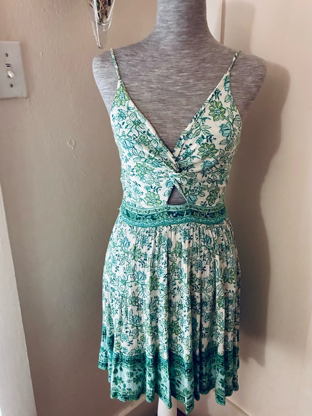 Green Floral Twist-Front Sundress🌼